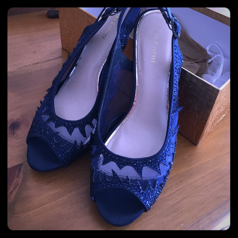 Lady Cout. Royal Navy silk beeded dress shoes