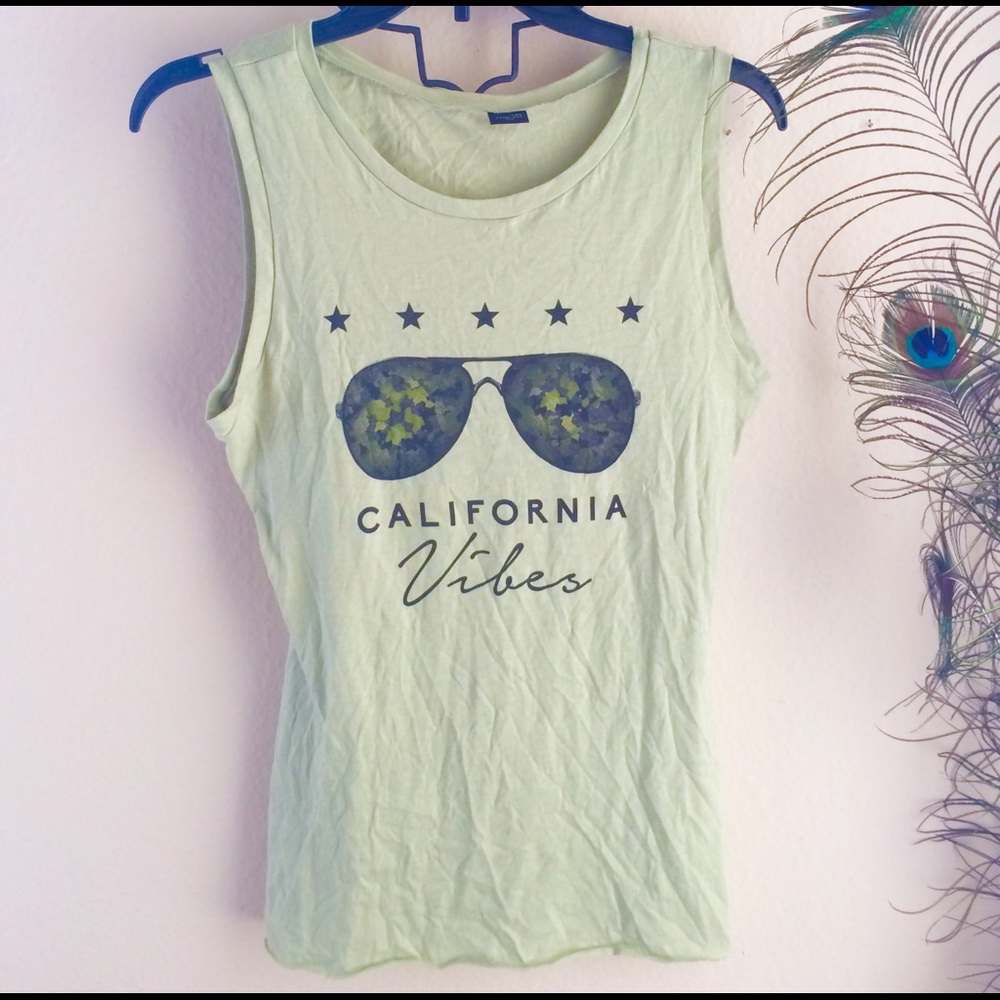 NWOT Clas-sic USA Slit Backed Cali Vibes Tank.