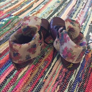 Dr martens Stratford maroon floral fold over 9