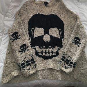 Knit sweater with skulls