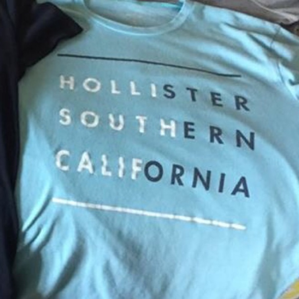 Mens Hollister medium light blue shirt.