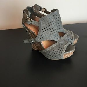 Gianni Bini Gray Wedge