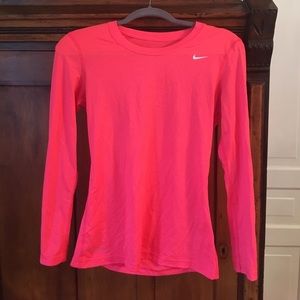 Nike did-fit long sleeve top