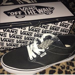 Brand new, never worn, women's size 9.5 Vans