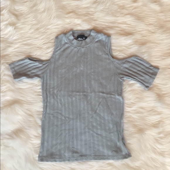 Super cute off-the-shoulder top in a baby blue - Picture 1 of 1