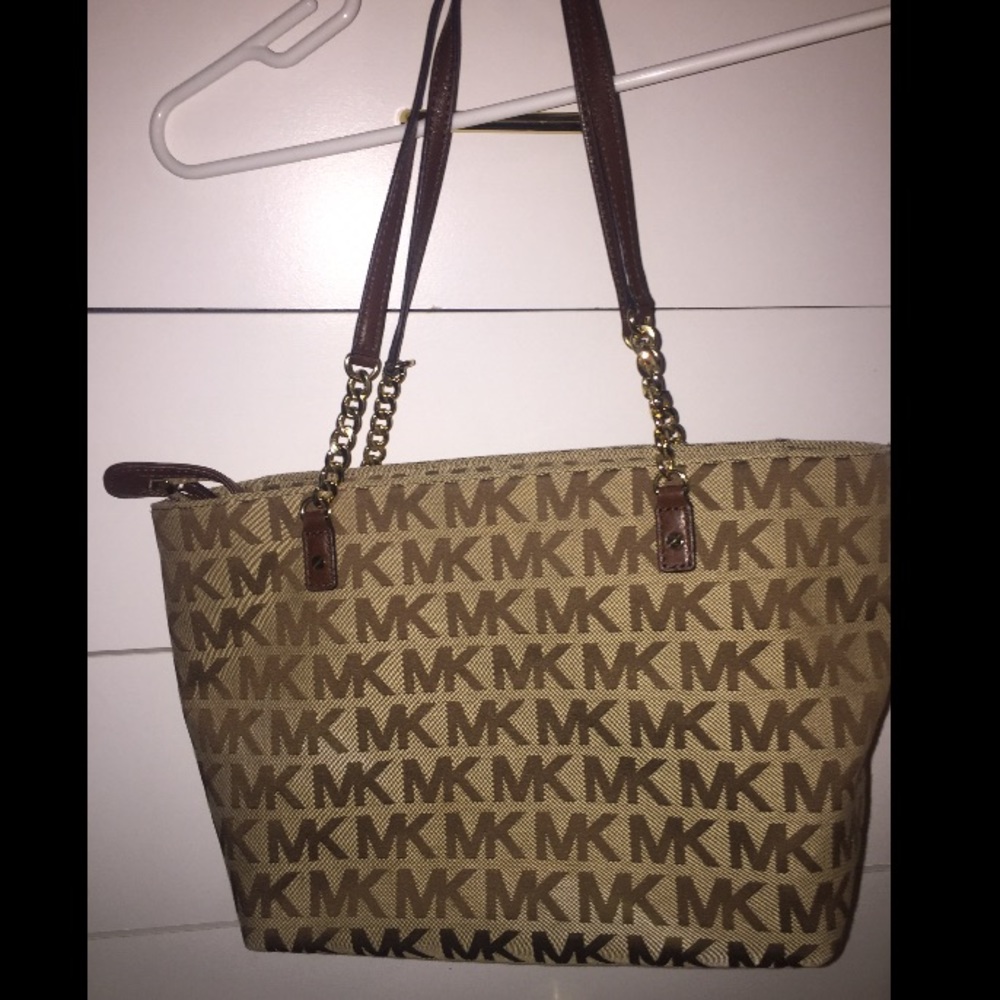 Micheal Kors hand bag
