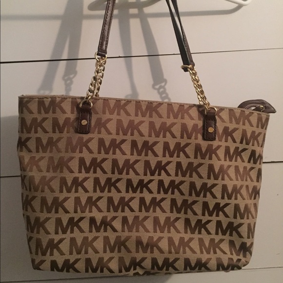 Micheal Kors hand bag - Picture 2 of 6