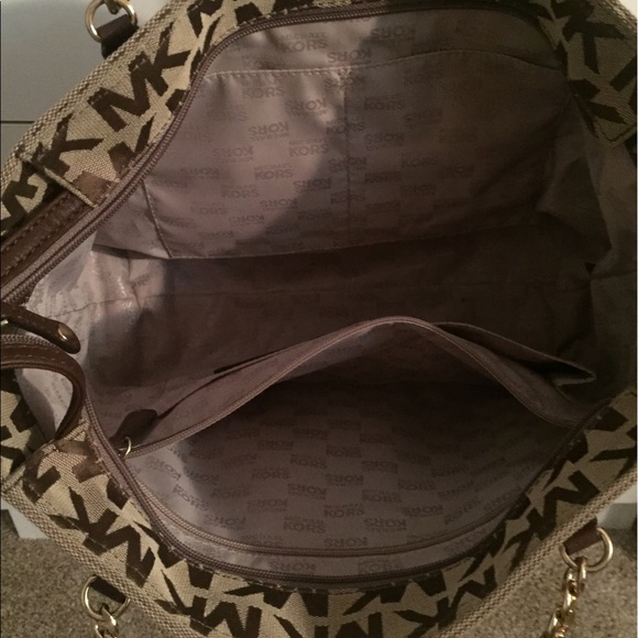 Micheal Kors hand bag - Picture 4 of 6