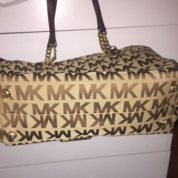 Micheal Kors hand bag - Picture 5 of 6