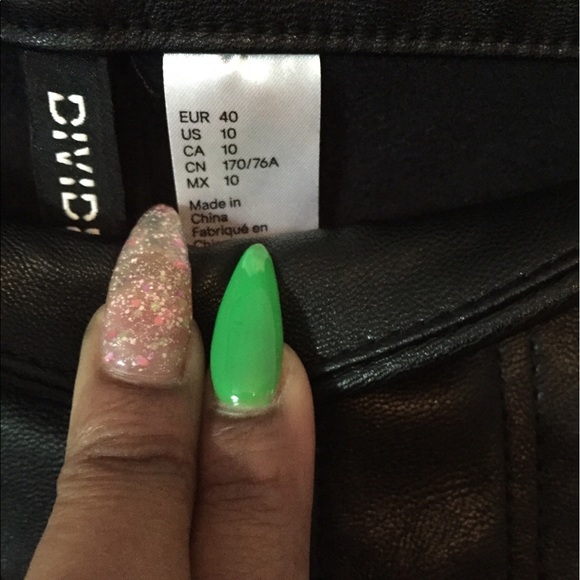 H&M Black Faux Leather Pants - Picture 3 of 3