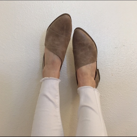 •LAST 1• Royalty' Distressed Pointy Toe Boot - Picture 3 of 8