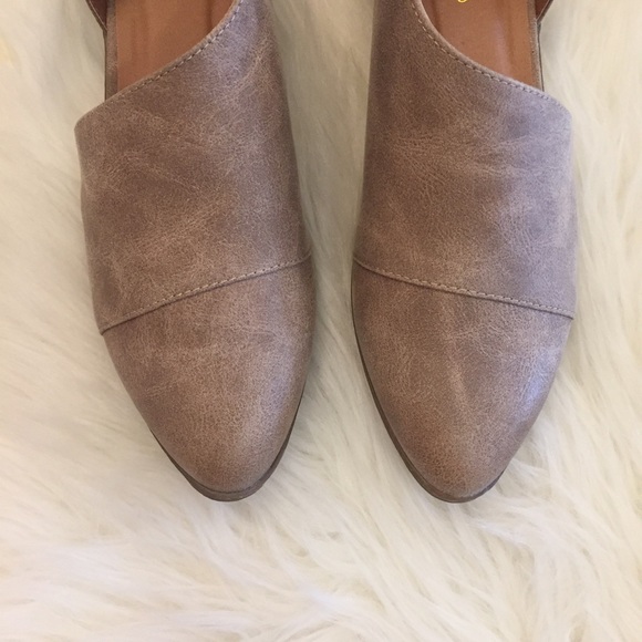 •LAST 1• Royalty' Distressed Pointy Toe Boot - Picture 5 of 8