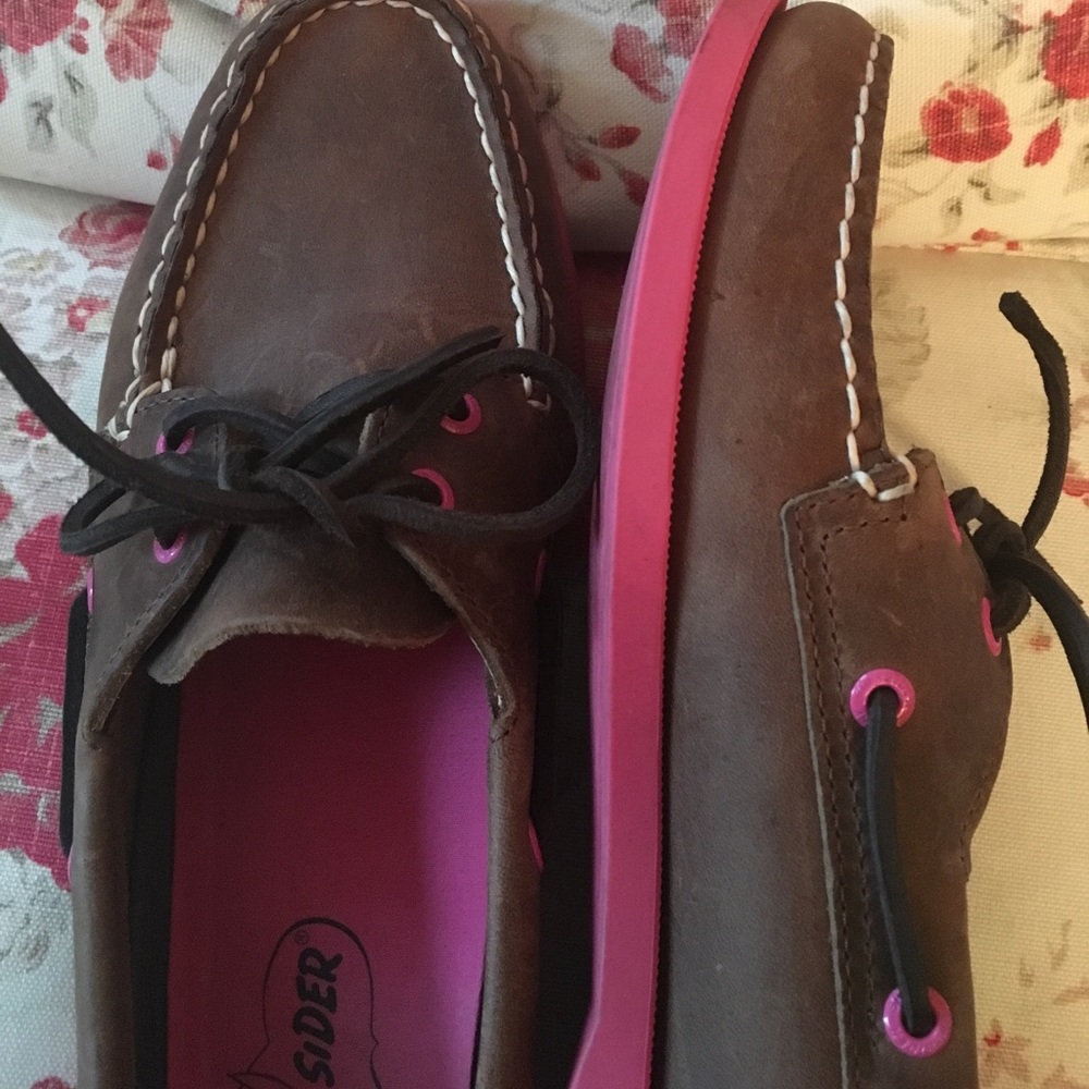 Sperry topsiders in chocolate with pink bottoms - Picture 4 of 5