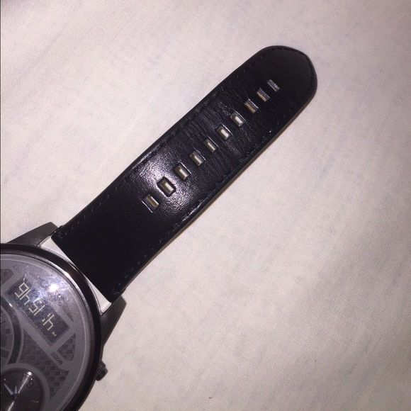 EXPRESS LEATHER WATCH - Picture 5 of 8