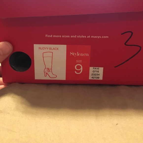 Black leather boots with heel - Picture 3 of 3