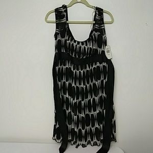 Dress lined with sheer cap sleeves