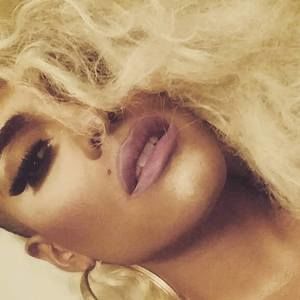 Meet your Posher, Eva