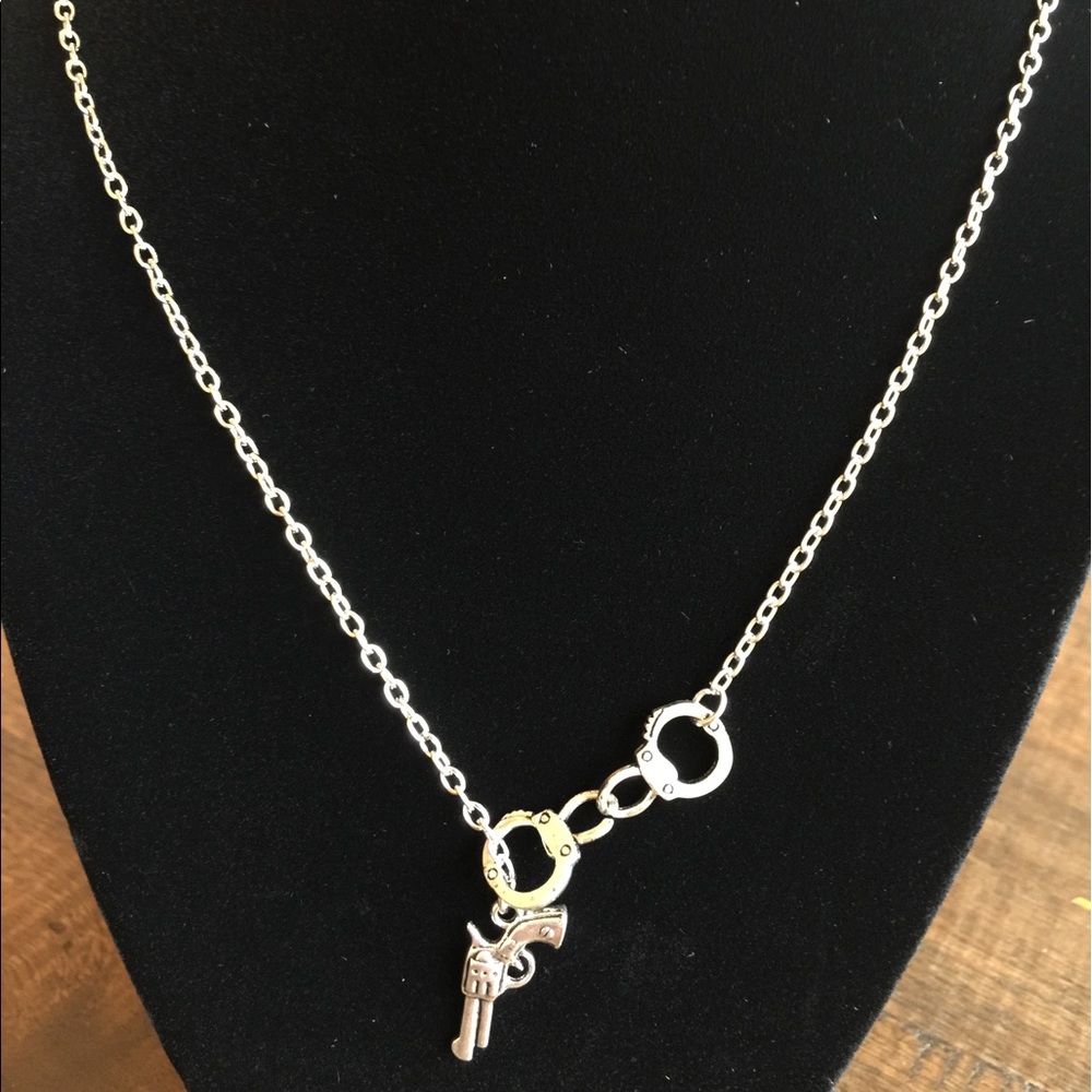 🌼 Gun drop charm necklace hand cuffs western - Picture 4 of 4