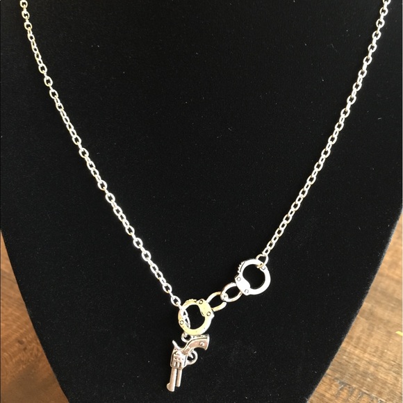 🌼 Gun drop charm necklace hand cuffs western - Picture 4 of 4