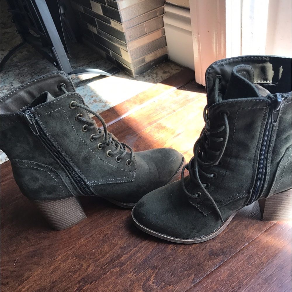 Green ankle length boots