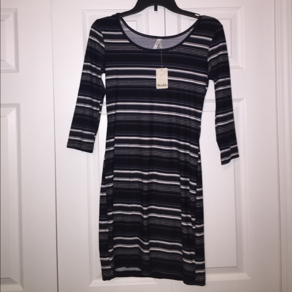 Tight dress with half sleeves