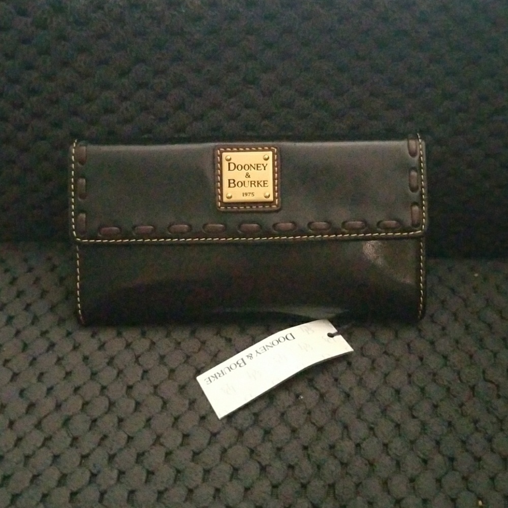 Dooney and Bourke wallet chocolate brown