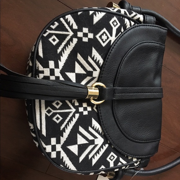 NWT Tribal Black/white INC Handbag - Picture 3 of 8