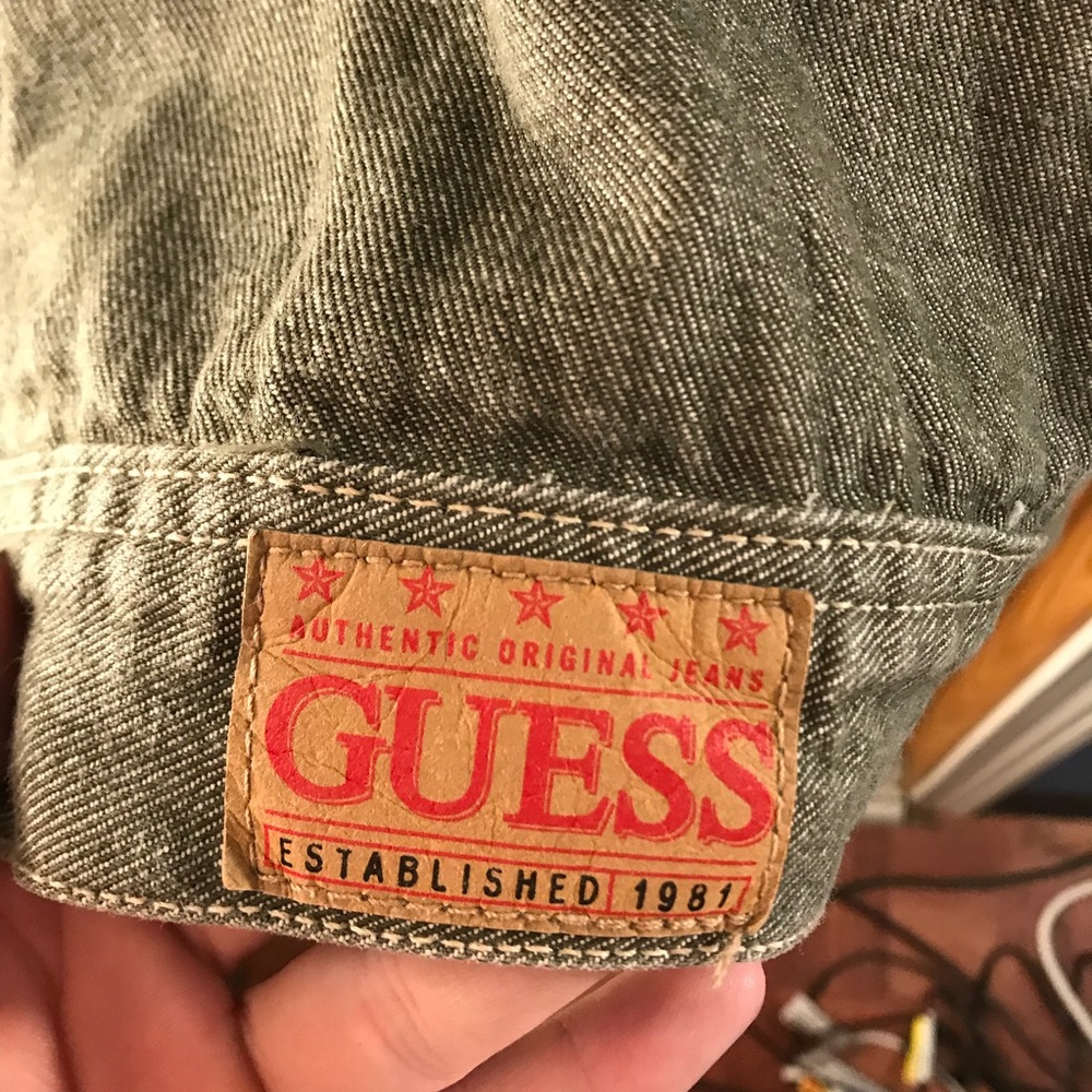 Guess - Picture 5 of 5