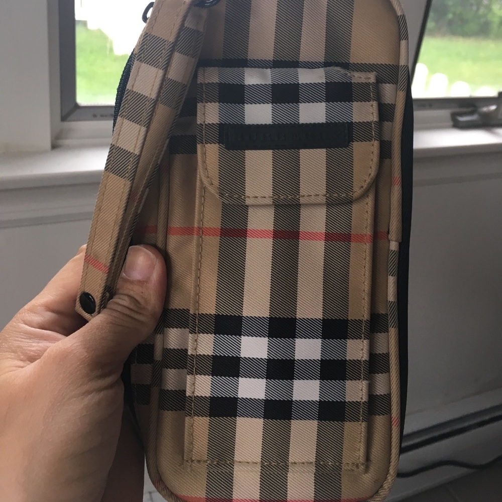 Burberry golf clutch
