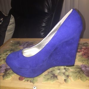 Barely worn platform shoe