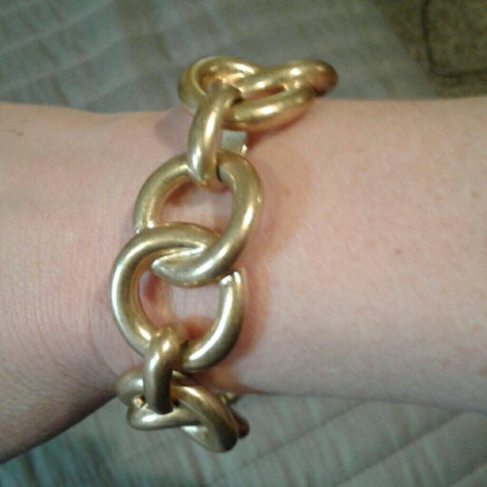Stella & Dot gold colored chain bracelet.