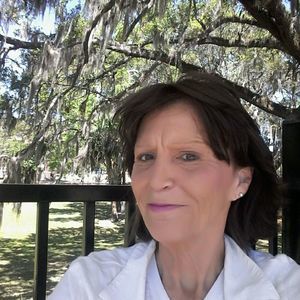 Meet your Posher, Elaine