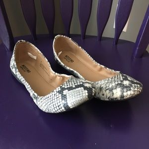 NWOT Snake Print Flats Mossimo (Target) Size 8