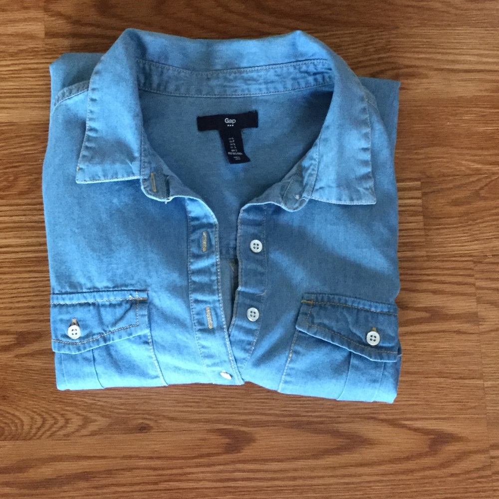 Gap chambray top