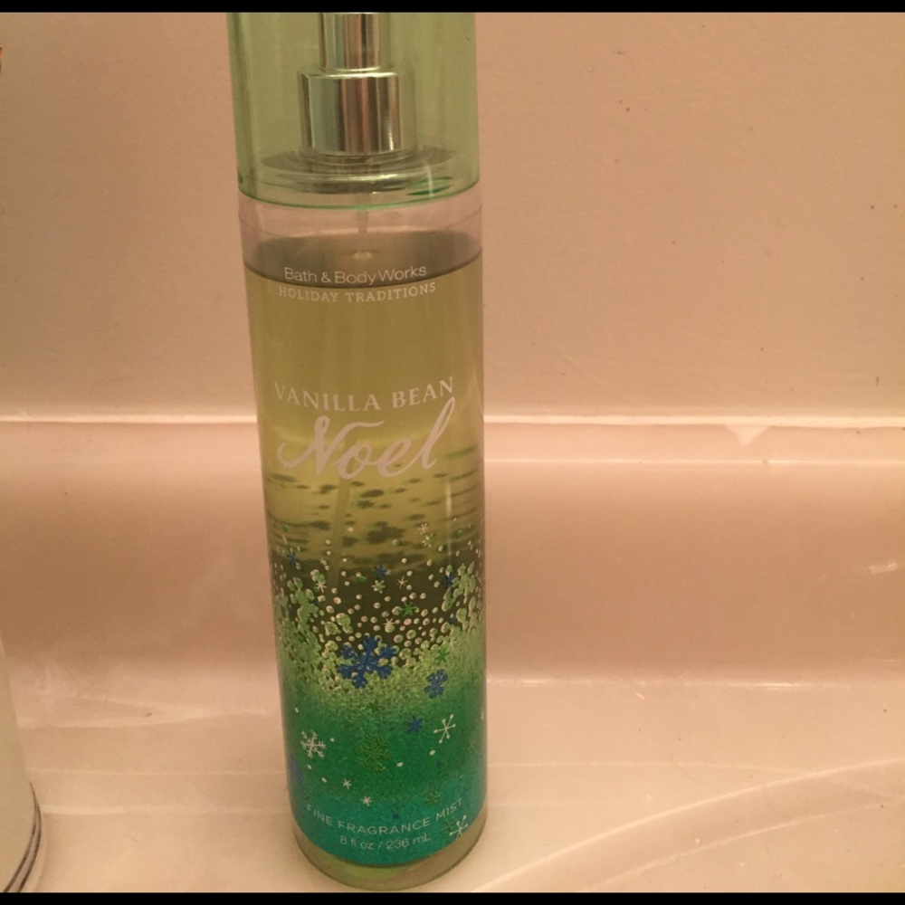 Bath and body holiday vanilla bean body spray