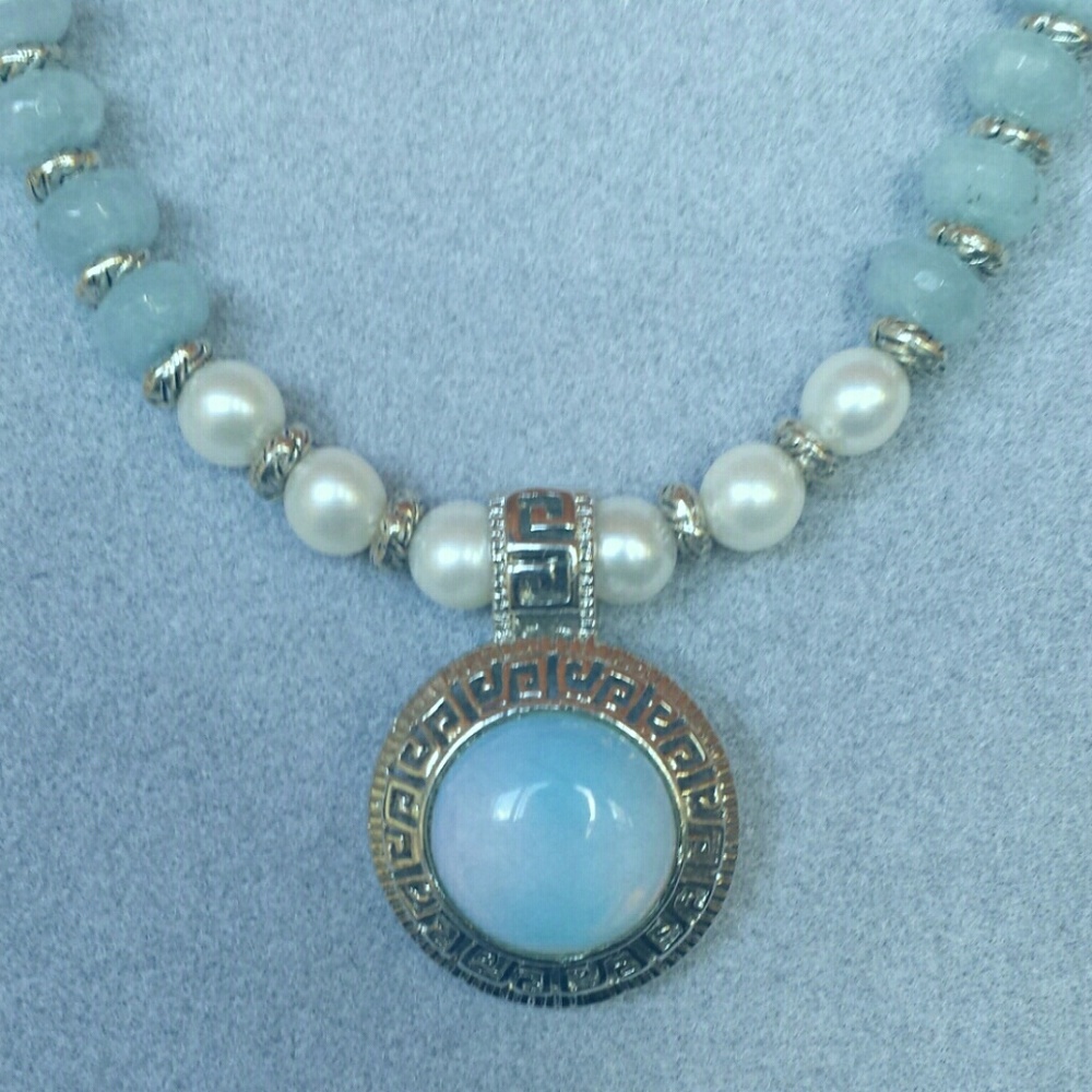 RAINBOW MOONSTONE 10.9 CT PENDANT NECKLACE -17"