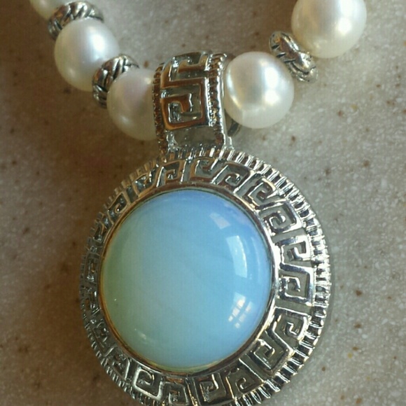 RAINBOW MOONSTONE 10.9 CT PENDANT NECKLACE -17" - Picture 3 of 3