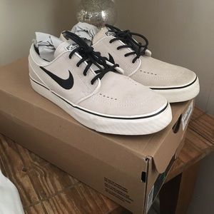 Nike Janoskis
