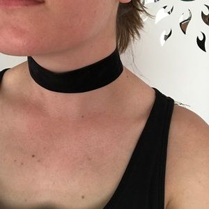 Thick black velvet choker