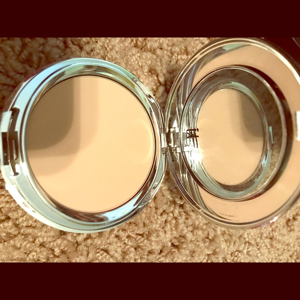 It cosmetics pressed foundation medium