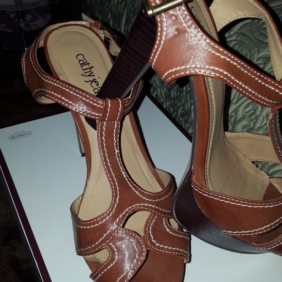 Shoes - Picture 4 of 5