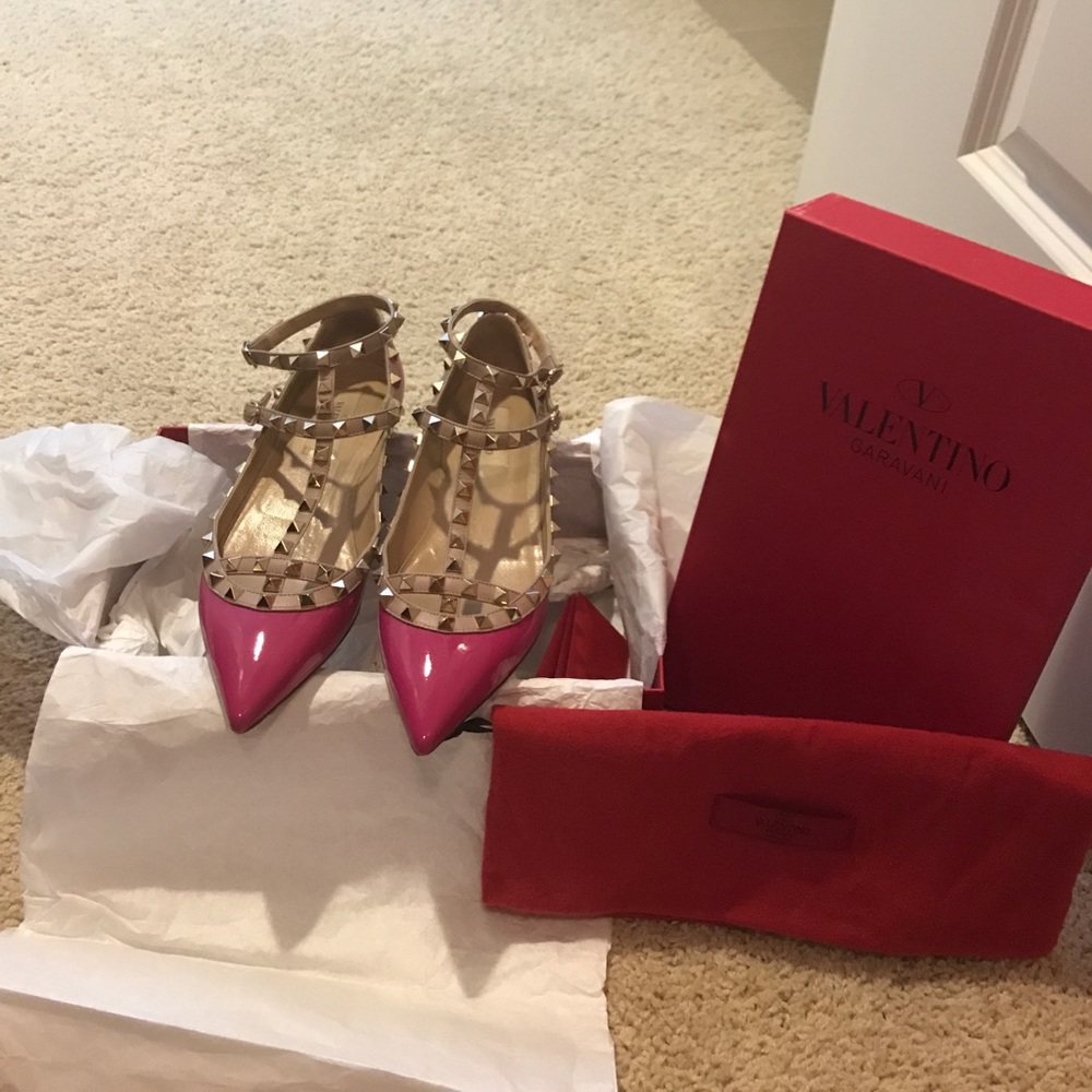 100% authentic Valentino flats💕💕 offer accepted