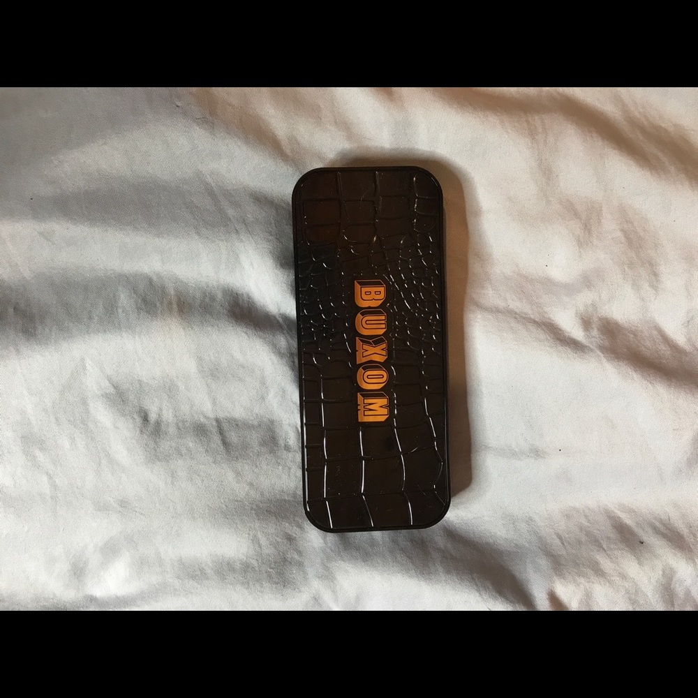 Buxom custom palette