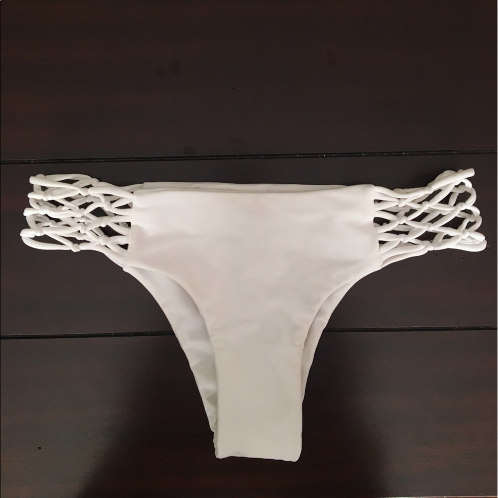 60$🅿️🅿️mikoh rockies bottom in foam (white)