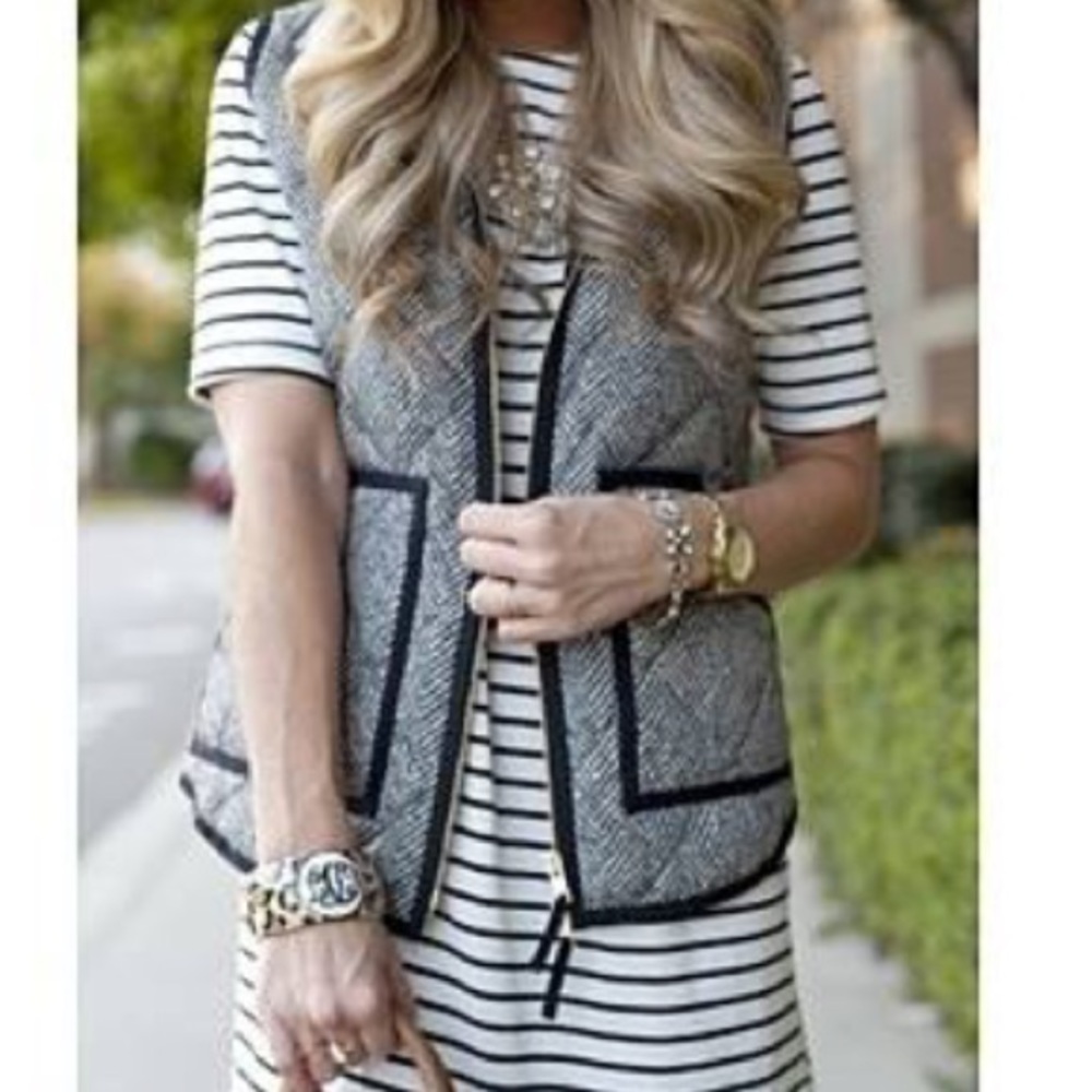 LIKE NEW HOUNDSTOOTH VEST!!
