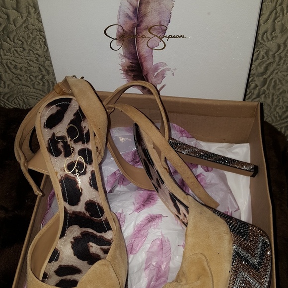 Shoes - Picture 2 of 6