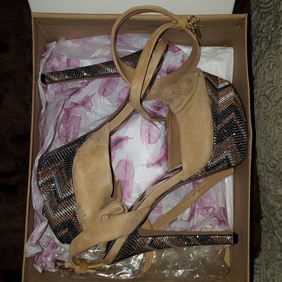 Shoes - Picture 4 of 6