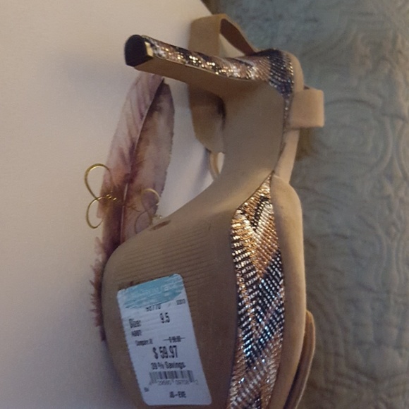 Shoes - Picture 5 of 6