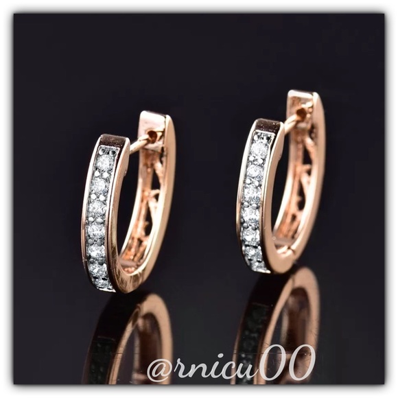 Boutique Jewelry - 🆕18K Platinum Gold White Topaz Huggie Hoops!