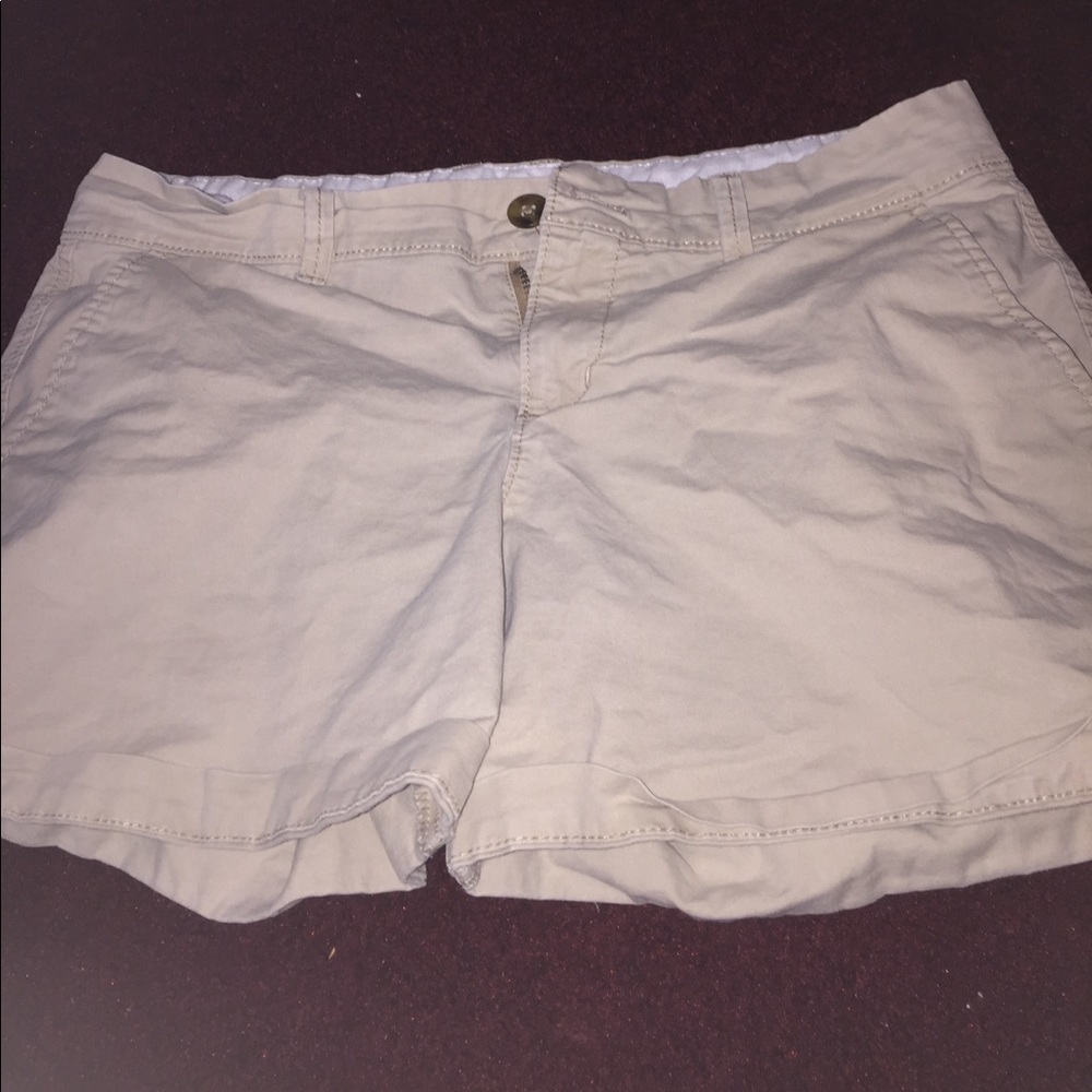 Old navy Kaki shorts
